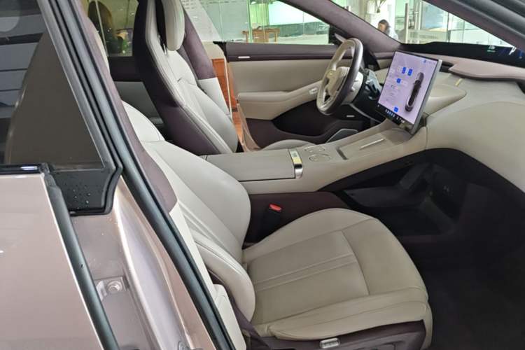 Used Xiaomi Auto YU7 2025 Ultra-Long Range High-Performance All-Wheel-Drive Max Edition Right Front Seat
