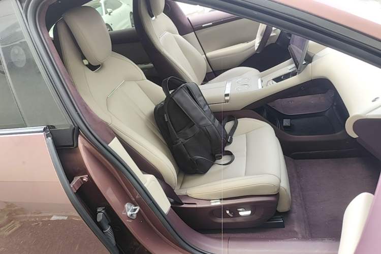 Used Xiaomi Auto YU7 2025 Ultra-Long Range High-Performance All-Wheel-Drive Max Edition Right Front Seat