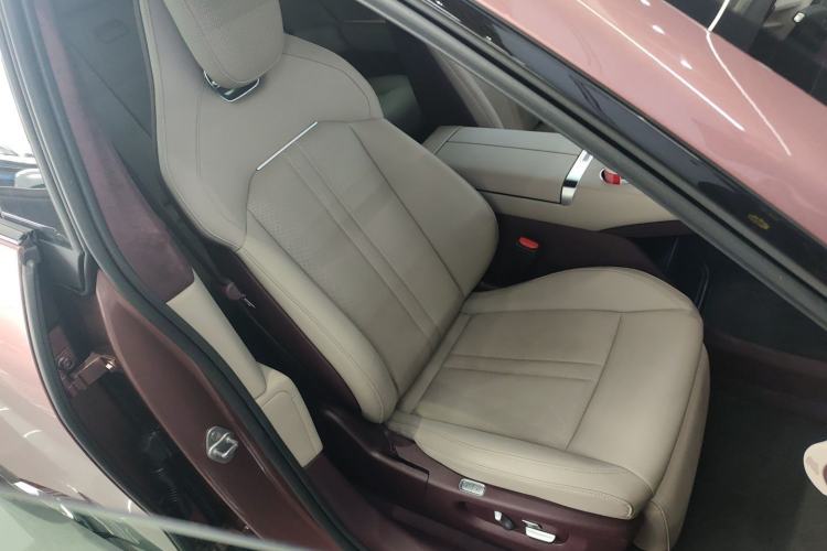 Used Xiaomi Auto YU7 2025 Ultra-Long Range High-Performance All-Wheel-Drive Max Edition Right Front Seat
