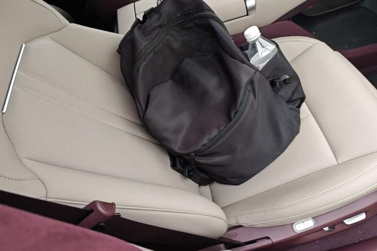 Used Xiaomi Auto YU7 2025 Ultra-Long Range High-Performance All-Wheel-Drive Max Edition Right Front Seat
