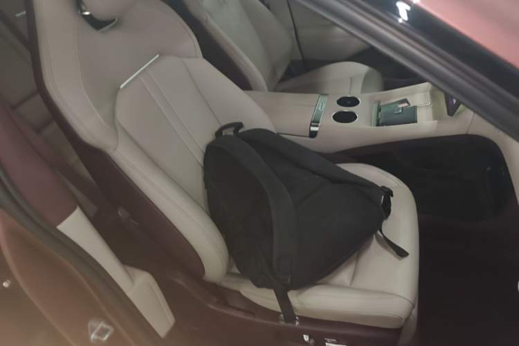 Used Xiaomi Auto YU7 2025 Ultra-Long Range High-Performance All-Wheel-Drive Max Edition Right Front Seat