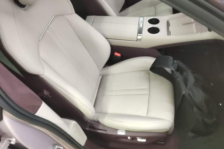 Used Xiaomi Auto YU7 2025 Ultra-Long Range High-Performance All-Wheel-Drive Max Edition Right Front Seat
