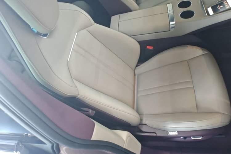 Used Xiaomi Auto YU7 2025 Ultra-Long Range High-Performance All-Wheel-Drive Max Edition Right Front Seat