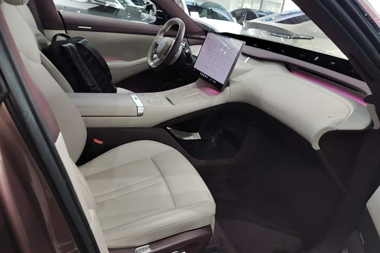 Used Xiaomi Auto YU7 2025 Ultra-Long Range High-Performance All-Wheel-Drive Max Edition Right Front Seat