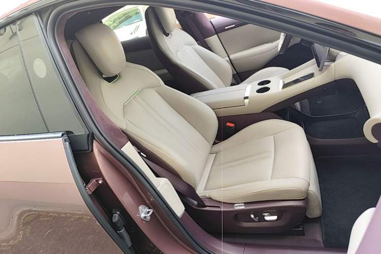 Used Xiaomi Auto YU7 2025 Ultra-Long Range High-Performance All-Wheel-Drive Max Edition Right Front Seat