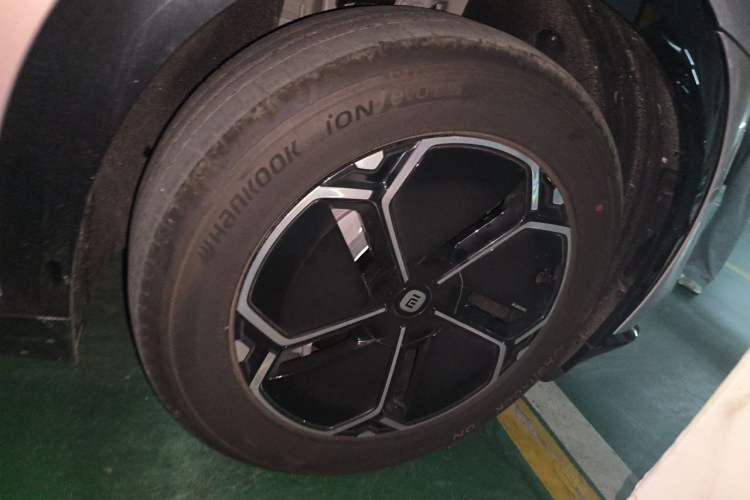 Used Xiaomi Auto YU7 2025 Ultra-Long Range Rear-Wheel Drive Version Right Front Wheel Hub