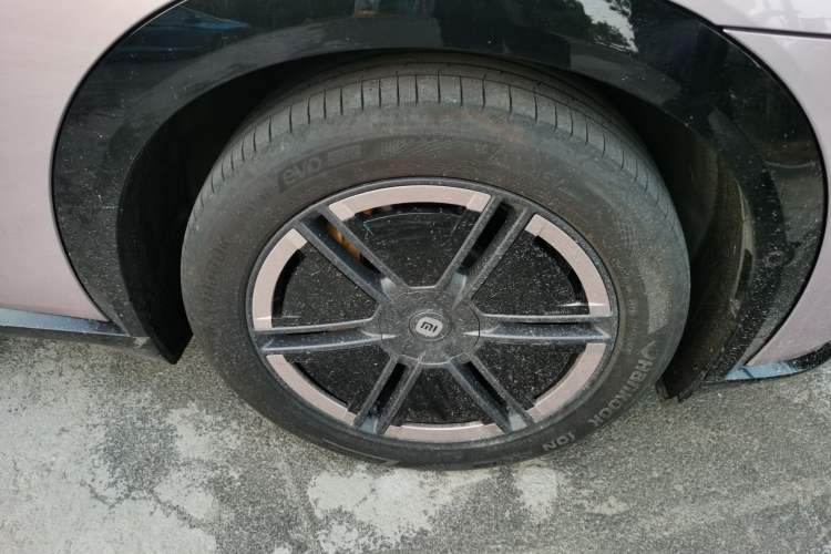 Used Xiaomi Auto YU7 2025 Ultra-Long Range Rear-Wheel Drive Version Right Front Wheel Hub