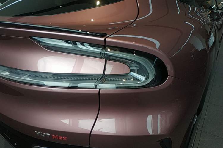 Used Xiaomi Auto YU7 2025 Ultra-Long Range High-Performance All-Wheel-Drive Max Edition Right Rear Taillight