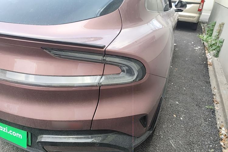 Used Xiaomi Auto YU7 2025 Ultra-Long Range High-Performance All-Wheel-Drive Max Edition Right Rear Taillight