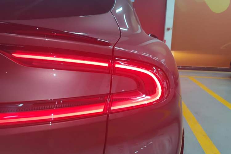 Used Xiaomi Auto YU7 2025 Ultra-Long Range High-Performance All-Wheel-Drive Max Edition Right Rear Taillight