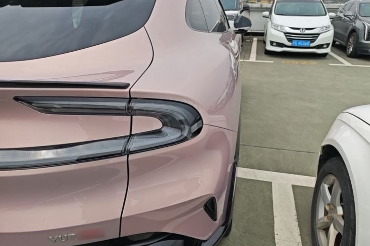 Used Xiaomi Auto YU7 2025 Ultra-Long Range High-Performance All-Wheel-Drive Max Edition Right Rear Taillight