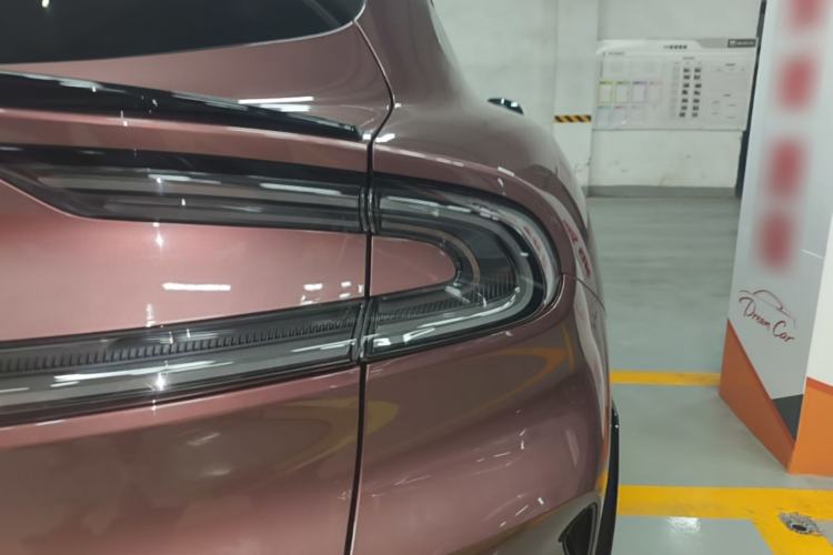 Used Xiaomi Auto YU7 2025 Ultra-Long Range High-Performance All-Wheel-Drive Max Edition Right Rear Taillight