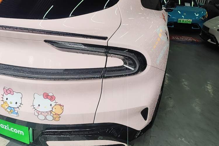 Used Xiaomi Auto YU7 2025 Ultra-Long Range All-Wheel Drive Pro Version Right Rear Taillight