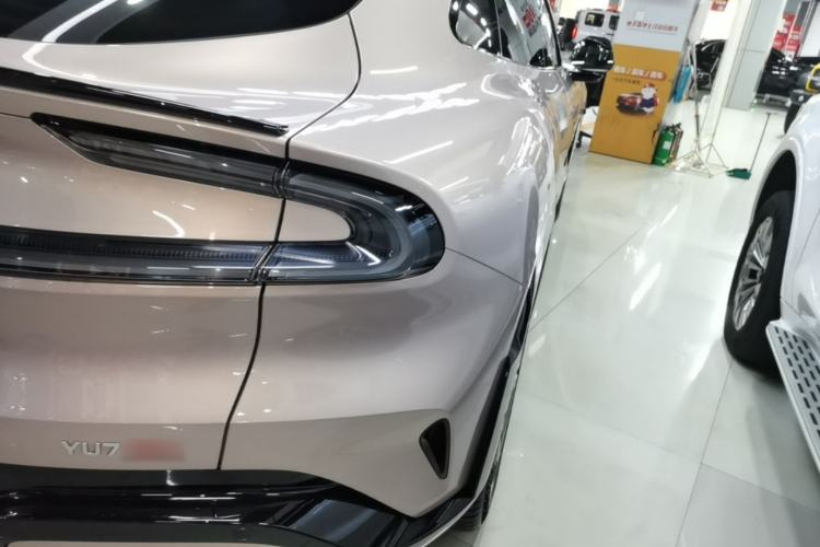 Used Xiaomi Auto YU7 2025 Ultra-Long Range High-Performance All-Wheel-Drive Max Edition Right Rear Taillight