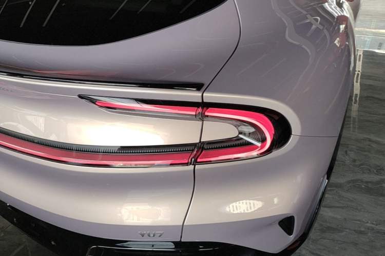 Used Xiaomi Auto YU7 2025 Ultra-Long Range All-Wheel Drive Pro Version Right Rear Taillight