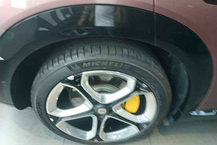 Used Xiaomi Auto YU7 2025 Ultra-Long Range High-Performance All-Wheel-Drive Max Edition Right Rear Wheel Hub