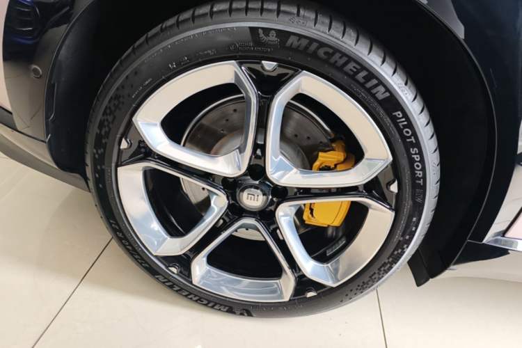 Used Xiaomi Auto YU7 2025 Ultra-Long Range High-Performance All-Wheel-Drive Max Edition Right Rear Wheel Hub