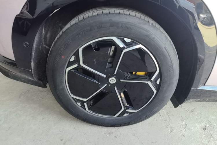 Used Xiaomi Auto YU7 2025 Ultra-Long Range High-Performance All-Wheel-Drive Max Edition Right Rear Wheel Hub
