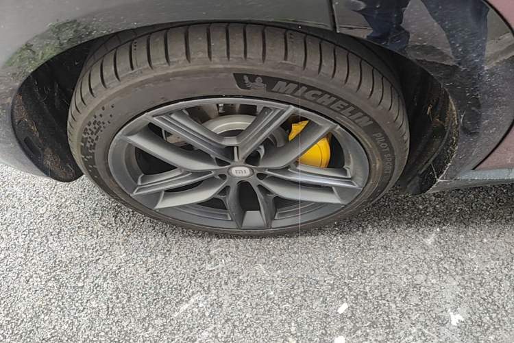 Used Xiaomi Auto YU7 2025 Ultra-Long Range High-Performance All-Wheel-Drive Max Edition Right Rear Wheel Hub
