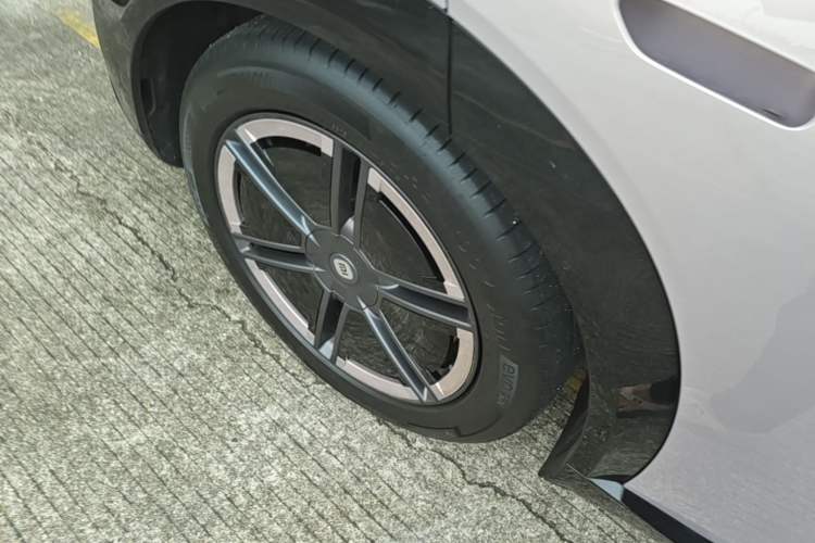 Used Xiaomi Auto YU7 2025 Ultra-Long Range All-Wheel Drive Pro Version Right Rear Wheel Hub