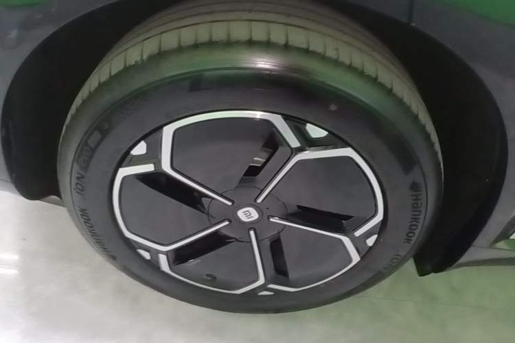 Used Xiaomi Auto YU7 2025 Ultra-Long Range Rear-Wheel Drive Version Right Rear Wheel Hub