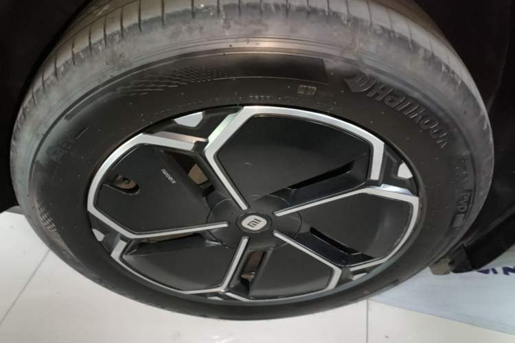 Used Xiaomi Auto YU7 2025 Ultra-Long Range Rear-Wheel Drive Version Right Rear Wheel Hub
