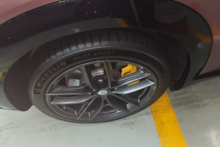 Used Xiaomi Auto YU7 2025 Ultra-Long Range High-Performance All-Wheel-Drive Max Edition Right Rear Wheel Hub