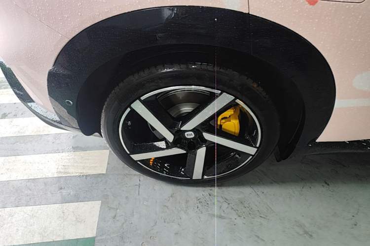 Used Xiaomi Auto YU7 2025 Ultra-Long Range All-Wheel Drive Pro Version Right Rear Wheel Hub