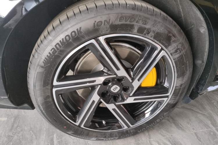 Used Xiaomi Auto YU7 2025 Ultra-Long Range All-Wheel Drive Pro Version Right Rear Wheel Hub