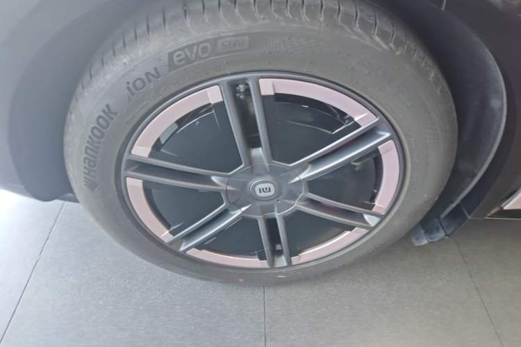 Used Xiaomi Auto YU7 2025 Ultra-Long Range High-Performance All-Wheel-Drive Max Edition Right Rear Wheel Hub