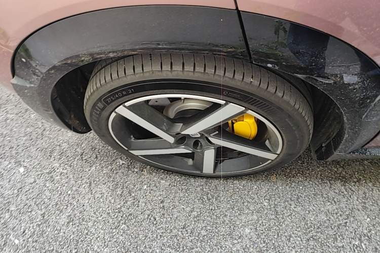 Used Xiaomi Auto YU7 2025 Ultra-Long Range High-Performance All-Wheel-Drive Max Edition Right Rear Wheel Hub