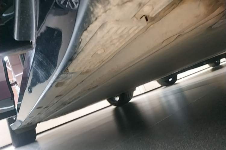Used Xiaomi Auto YU7 2025 Ultra-Long Range High-Performance All-Wheel-Drive Max Edition Right Side Sill