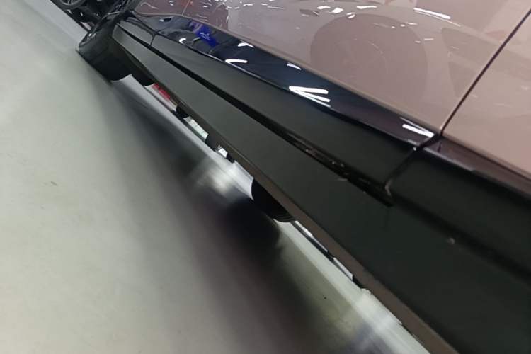 Used Xiaomi Auto YU7 2025 Ultra-Long Range All-Wheel Drive Pro Version Right Side Sill