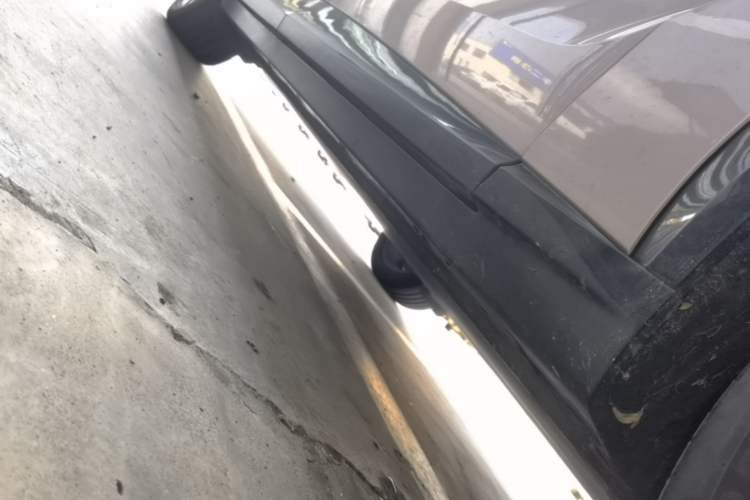 Used Xiaomi Auto YU7 2025 Ultra-Long Range Rear-Wheel Drive Version Right Side Sill