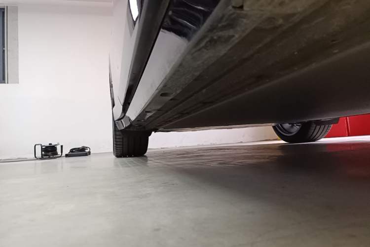 Used Xiaomi Auto YU7 2025 Ultra-Long Range High-Performance All-Wheel-Drive Max Edition Right Side Sill