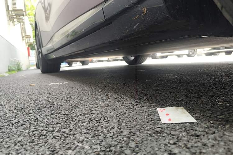 Used Xiaomi Auto YU7 2025 Ultra-Long Range High-Performance All-Wheel-Drive Max Edition Right Side Sill