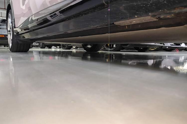 Used Xiaomi Auto YU7 2025 Ultra-Long Range Rear-Wheel Drive Version Right Side Sill