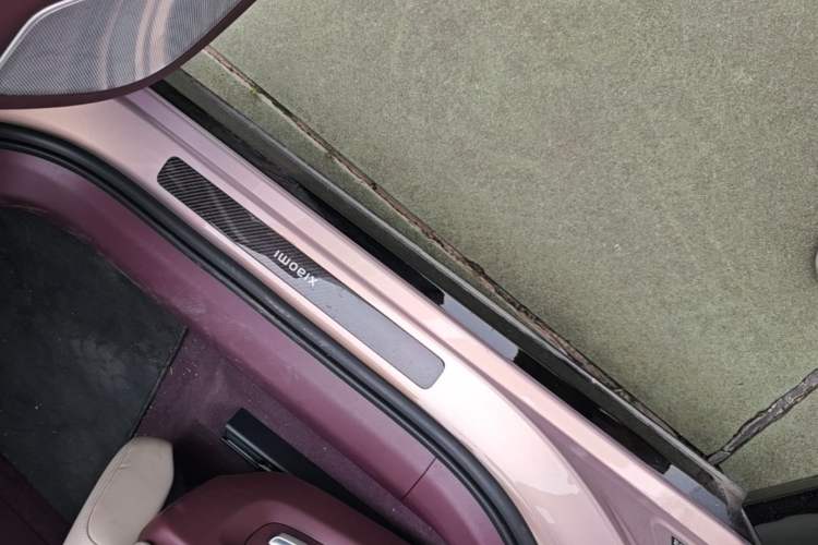 Used Xiaomi Auto YU7 2025 Ultra-Long Range High-Performance All-Wheel-Drive Max Edition Right Side Sill