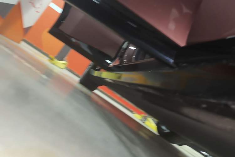 Used Xiaomi Auto YU7 2025 Ultra-Long Range High-Performance All-Wheel-Drive Max Edition Right Side Sill