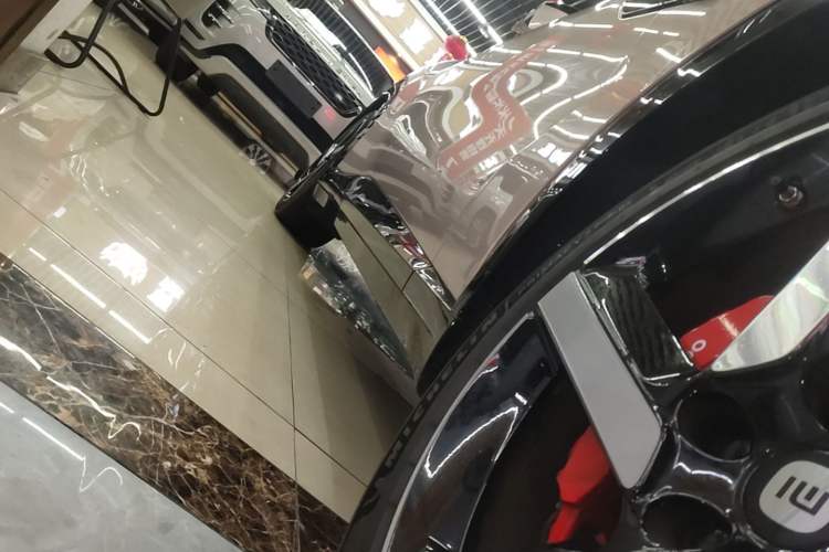 Used Xiaomi Auto YU7 2025 Ultra-Long Range High-Performance All-Wheel-Drive Max Edition Right Side Sill