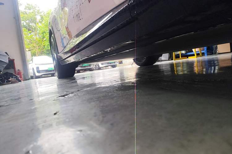Used Xiaomi Auto YU7 2025 Ultra-Long Range All-Wheel Drive Pro Version Right Side Sill