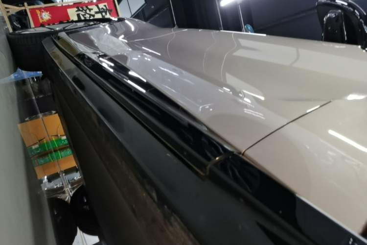 Used Xiaomi Auto YU7 2025 Ultra-Long Range High-Performance All-Wheel-Drive Max Edition Right Side Sill