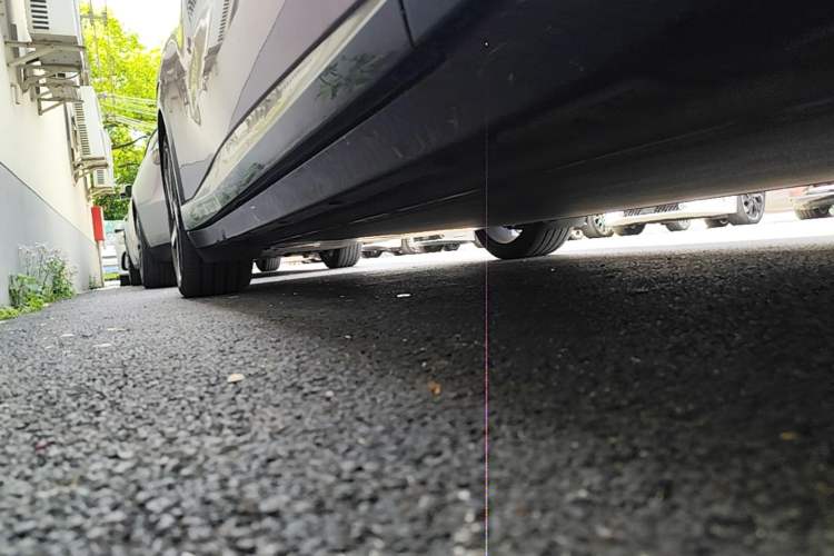 Used Xiaomi Auto YU7 2025 Ultra-Long Range High-Performance All-Wheel-Drive Max Edition Right Side Sill