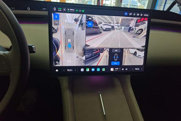 Used Xiaomi Auto YU7 2025 Ultra-Long Range Rear-Wheel Drive Version Audio And AC Panel