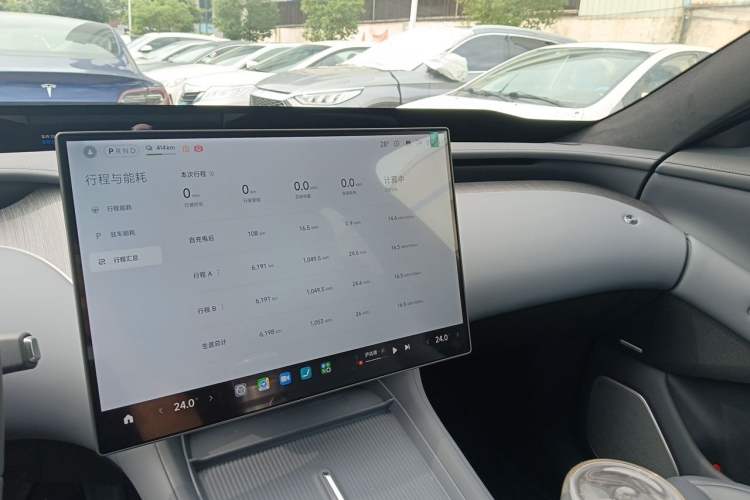 Used Xiaomi Auto YU7 2025 Ultra-Long Range High-Performance All-Wheel-Drive Max Edition Audio And AC Panel