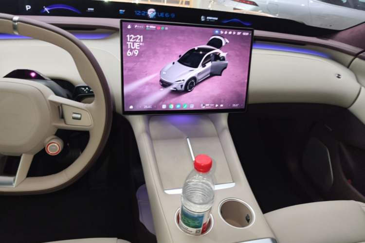 Used Xiaomi Auto YU7 2025 Ultra-Long Range High-Performance All-Wheel-Drive Max Edition Audio And AC Panel
