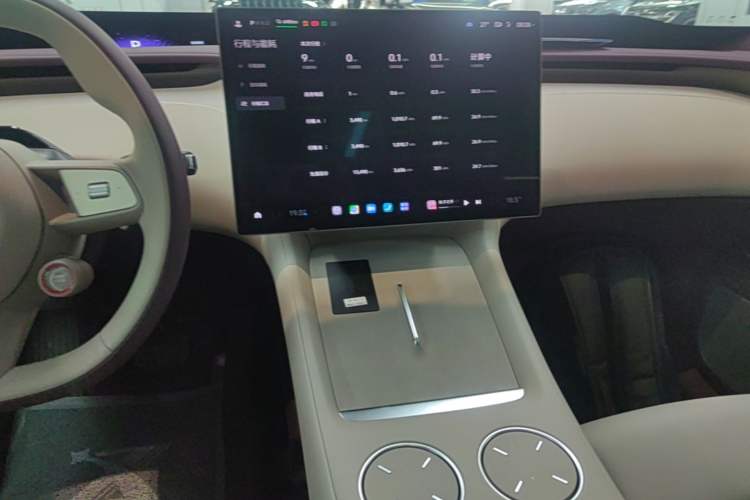 Used Xiaomi Auto YU7 2025 Ultra-Long Range High-Performance All-Wheel-Drive Max Edition Audio And AC Panel