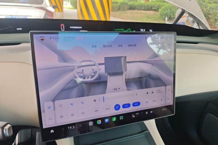 Used Xiaomi Auto YU7 2025 Ultra-Long Range High-Performance All-Wheel-Drive Max Edition Audio And AC Panel