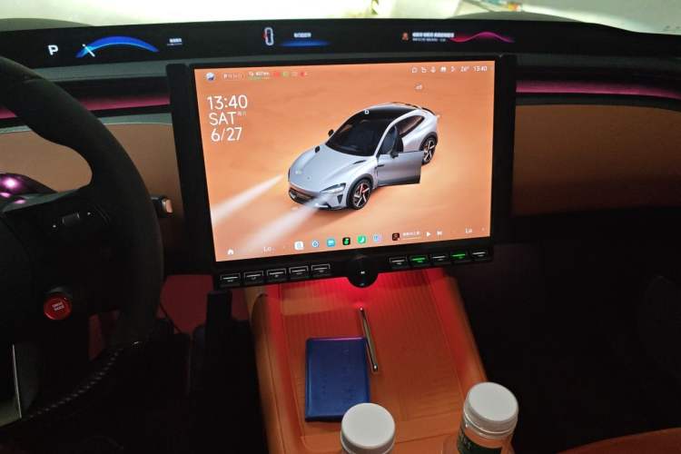 Used Xiaomi Auto YU7 2025 Ultra-Long Range High-Performance All-Wheel-Drive Max Edition Audio And AC Panel