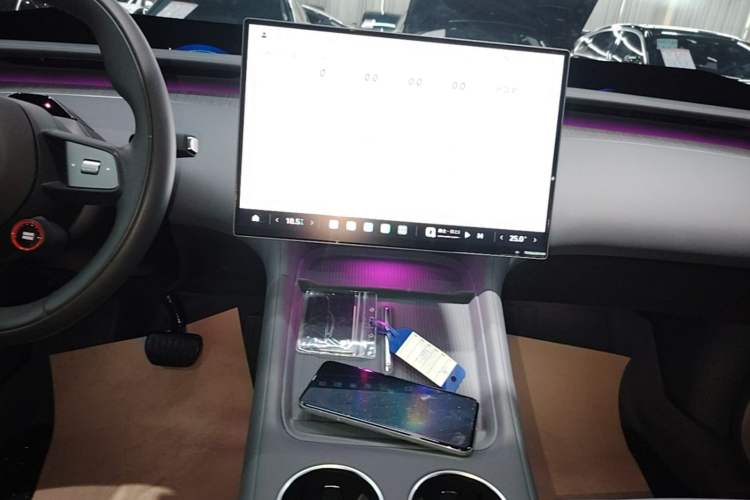 Used Xiaomi Auto YU7 2025 Ultra-Long Range Rear-Wheel Drive Version Audio And AC Panel